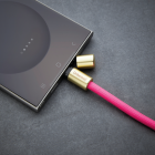 Lanière de charge portable Intenso rose – Charge et transporte votre smartphone en toute sécurité